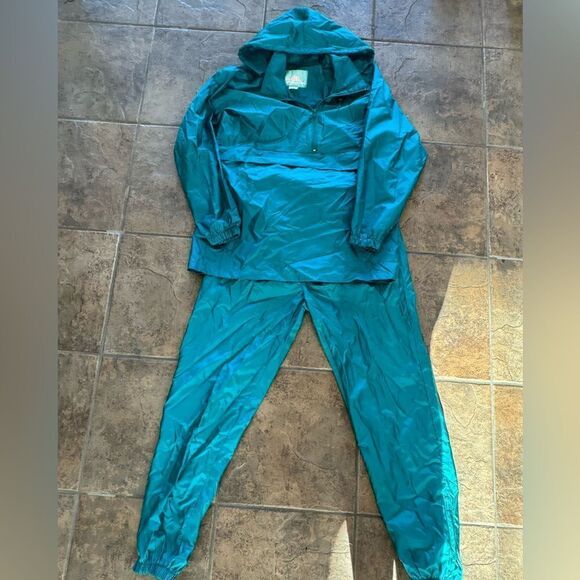 Vintage Lady Footlocker wind suit. - Picture 1 of 12